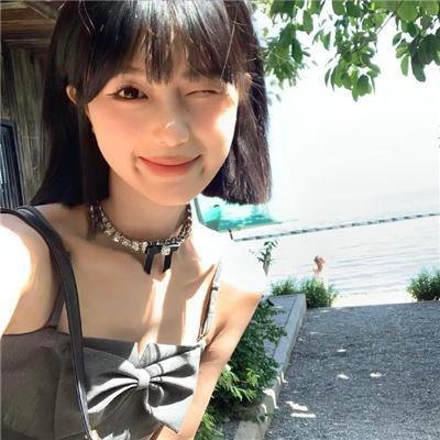 橙色女孩